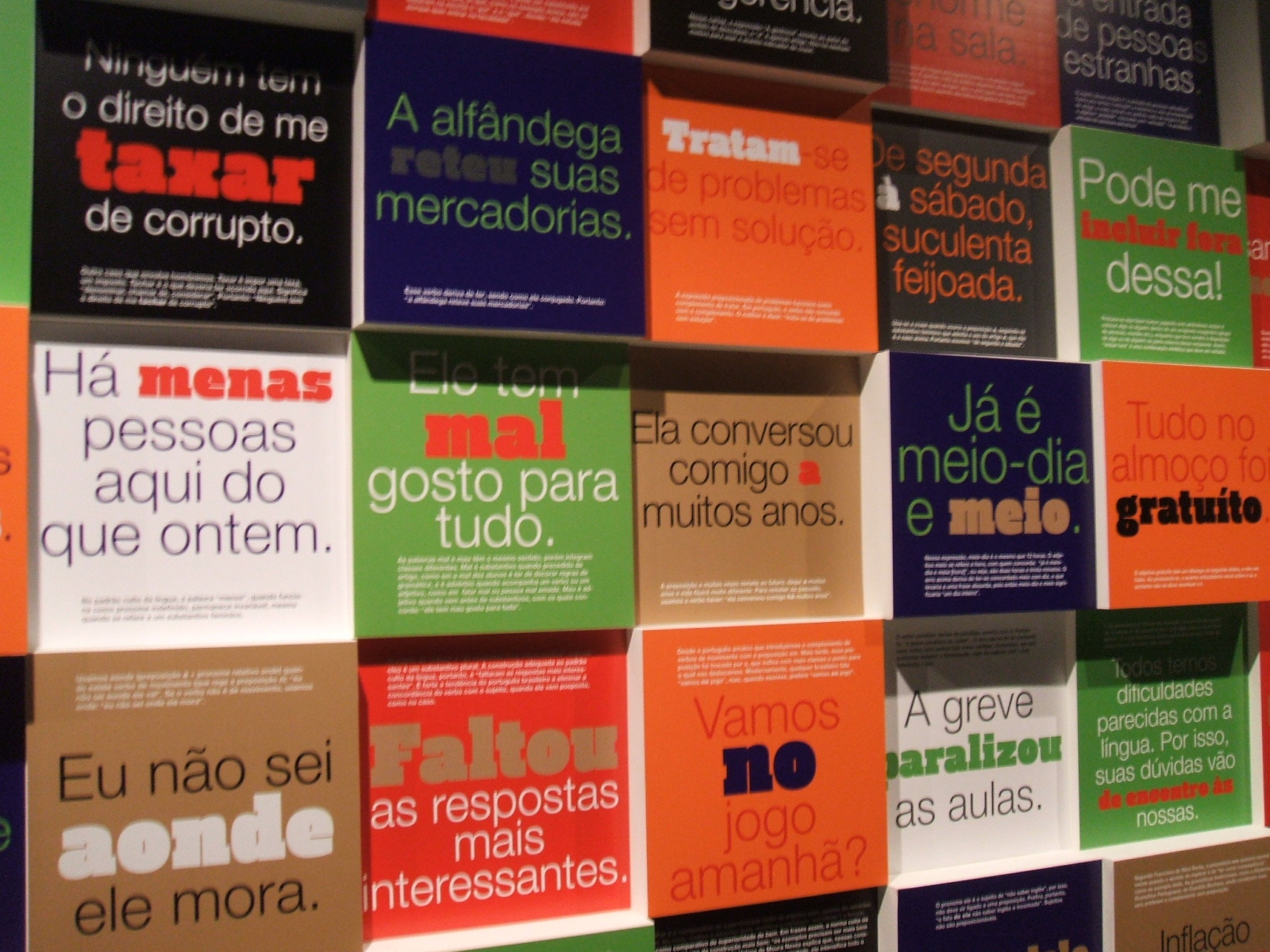 É que a língua portuguesa já virou peça de museu. Agora falar