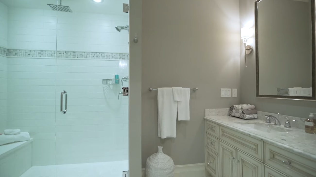 21 Photos vs. 13472 13A Avenue, White Rock | Neacsu Denner Group - Luxury Home And Interior Design Video Tour
