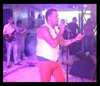 Cantante dominicano cae de escenario al electrocutarse en Tucuman.