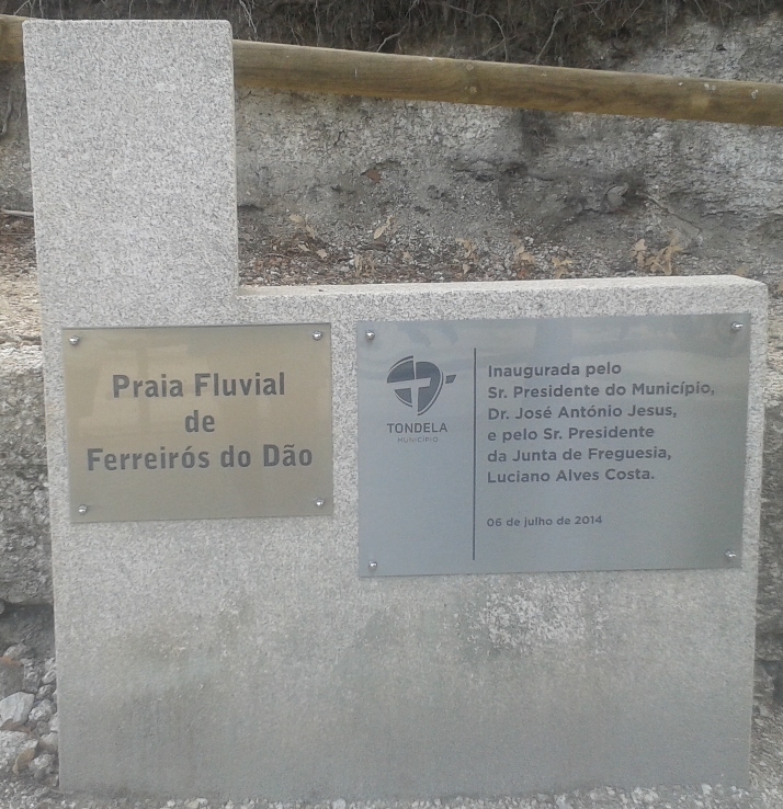 Placas de Inauguração zona lazer Ferreirós do Dão