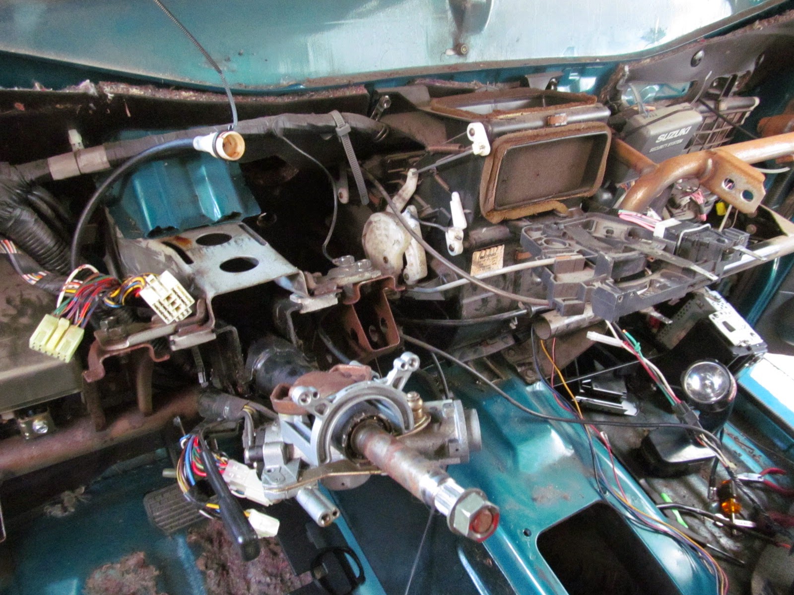 Mike's Projects: Stripping the parts car (Part 4, The Dash)