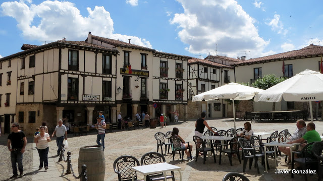 Burgos. Covarrubias. Casas de entramado y mortero