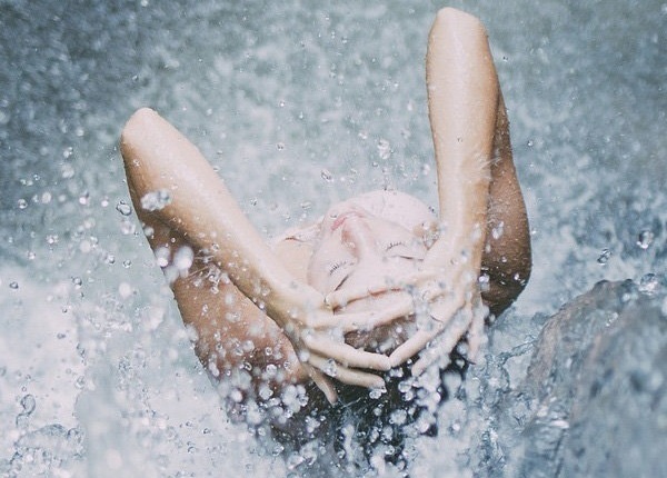 Tips Mengurangi Rasa Dingin Saat Mandi Keramas Tips Mengurangi Rasa Dingin Saat Mandi Keramas