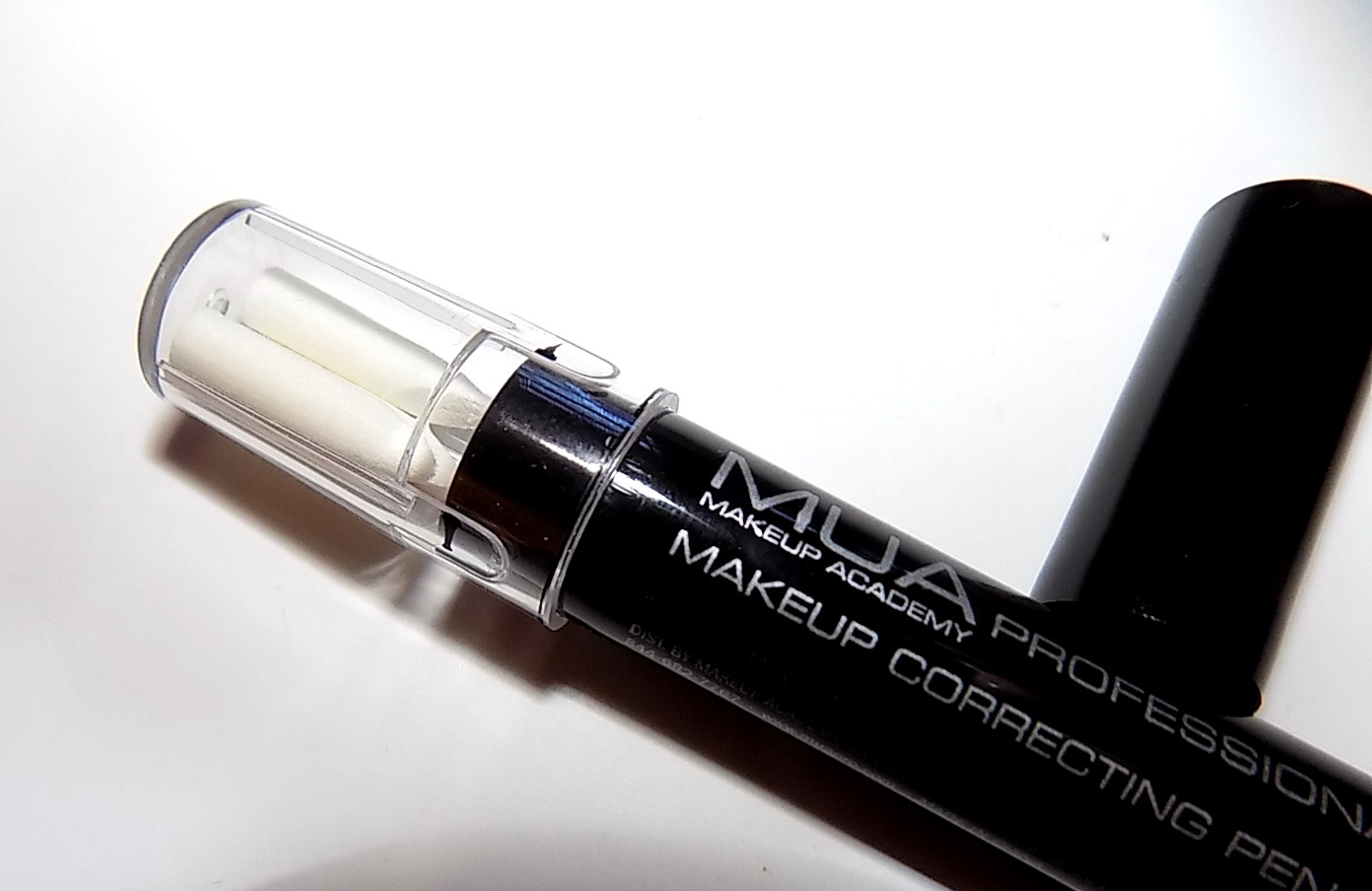 The Beauty Alchemist MUA/Makeup Academy Under Eye Illuminator & Pro