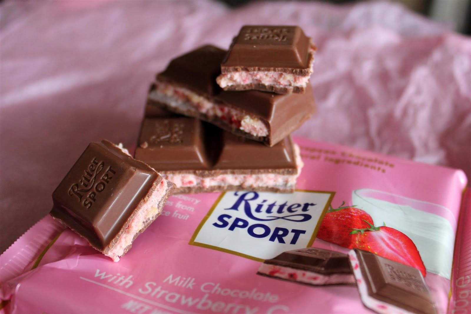 Немецкие шоколадки. Ritter Sport шоколад. Немецкий шоколад Риттер спорт. Ritter Sport Strawberry Creme. Германская шоколадка.
