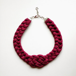 Collar de trapillo con nudo marinero