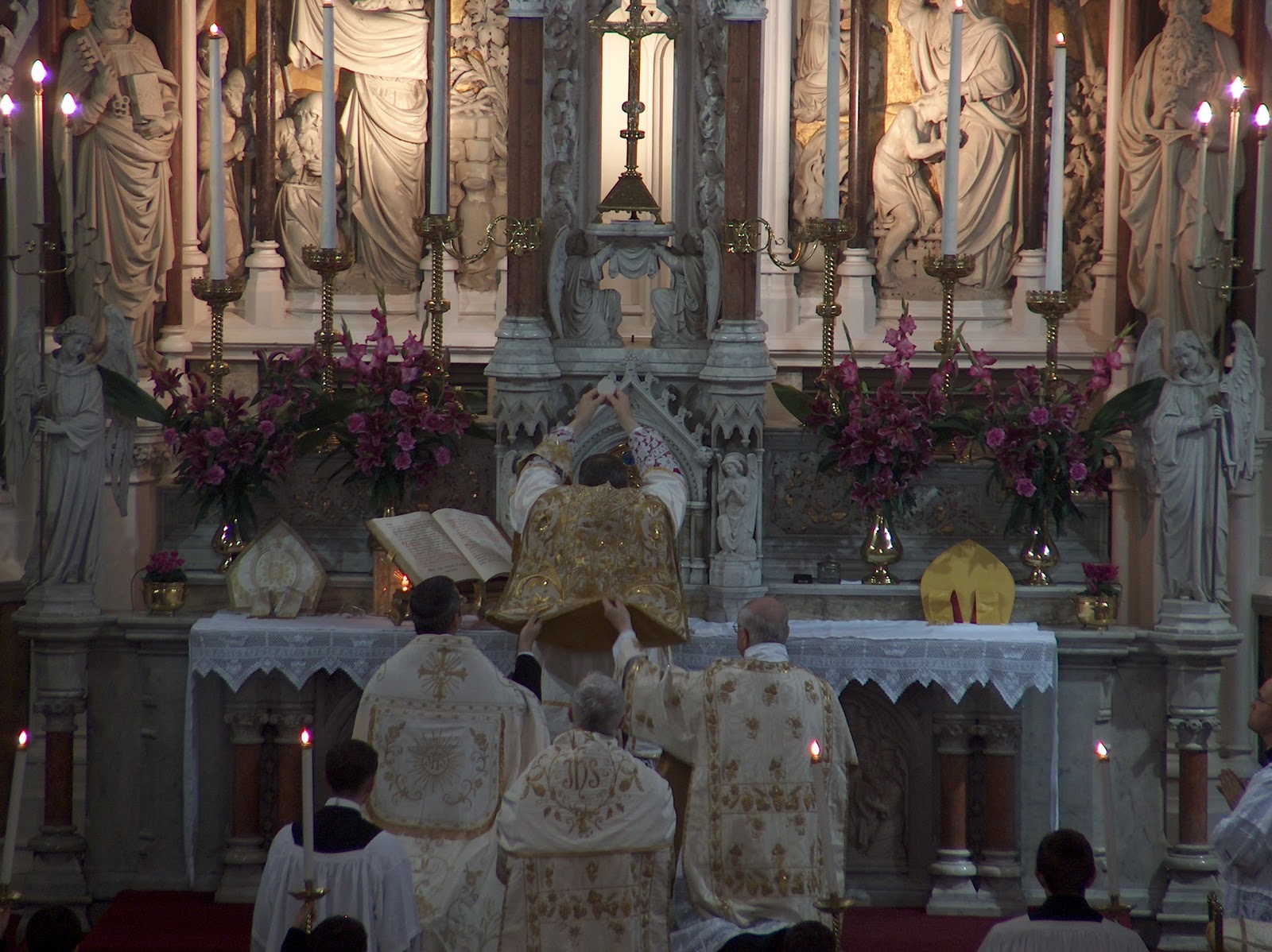 Etheldredasplace: Thoughts on Beauty and the Tridentine Mass