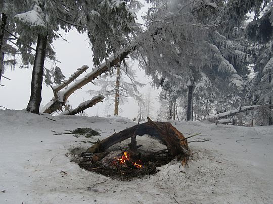 Ognisko pali się nader długo. Ognisko pali się nader długo.