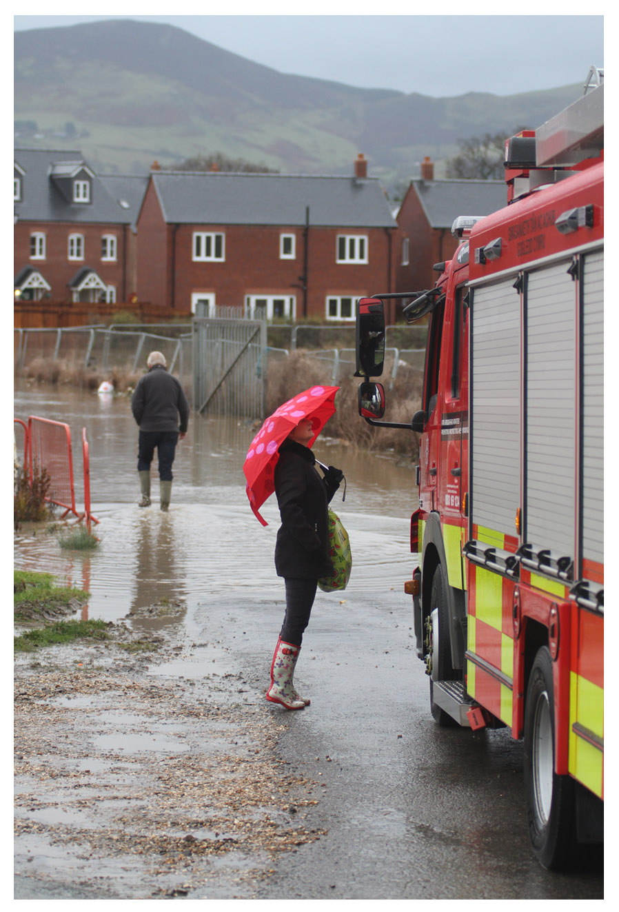 Welshphotoguy ST ASAPH flood video 27 November 2012