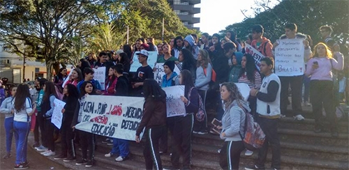 Campo Mourão: Estudantes protestam contra a qualidade da merenda escolar