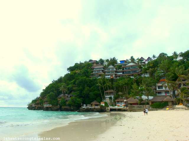 THE AFTERNOON STROLL FROM WHITE BEACH TO DINIWID BEACH