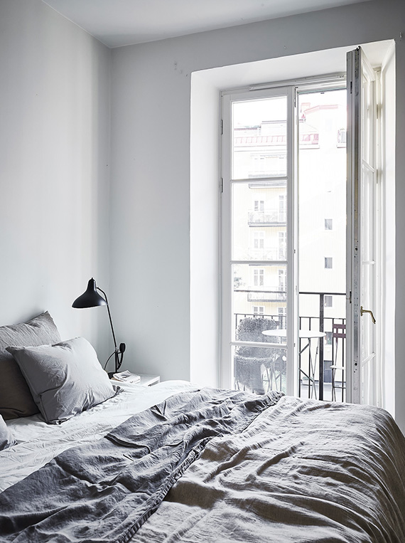 Scandinavian bedroom with grey linen bedding via Entrance