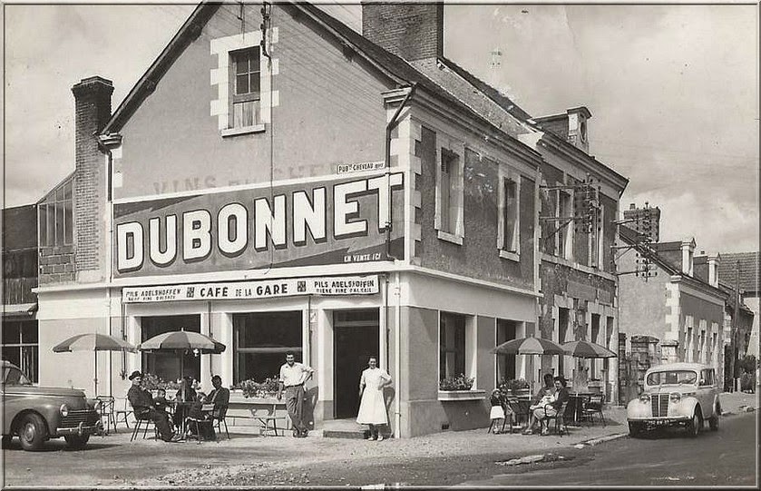 Les murs peints parlent Le Café de la Gare Les murs peints parlent Le Café de la Gare