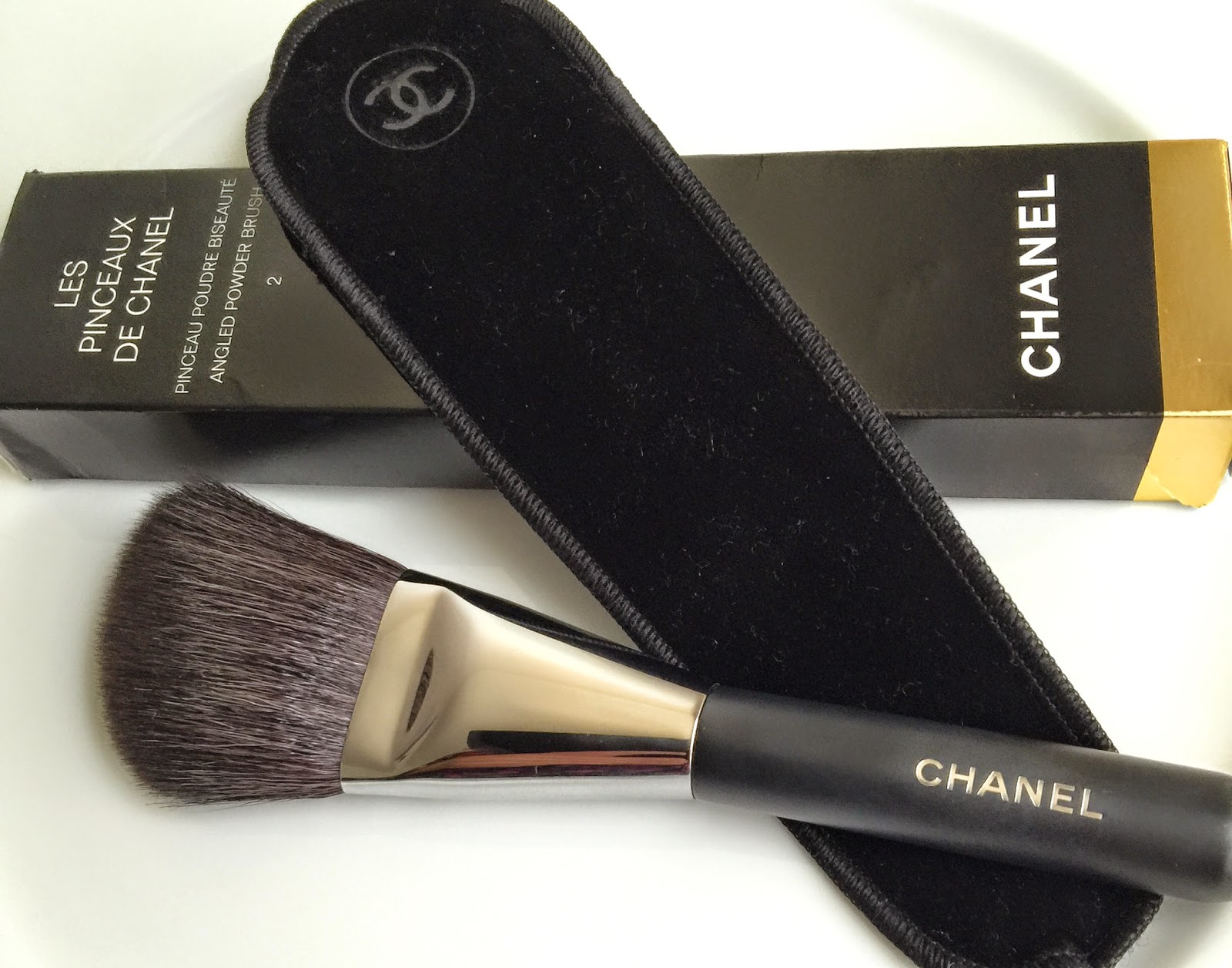 CHANEL ANGLED POWDER / BLUSH BRUSH REVIEW