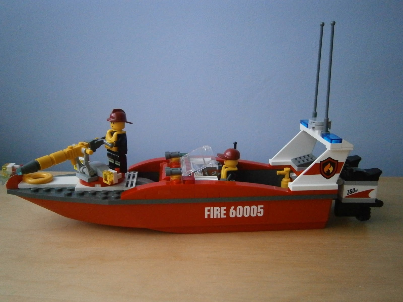 Adventure into Lego: 60005 Fire Boat mini review