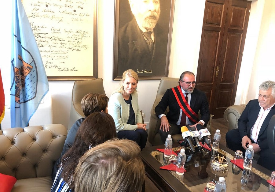 Vlora's Municipality Mayor Leli receives the Dutch Ambassador in Tirana ...