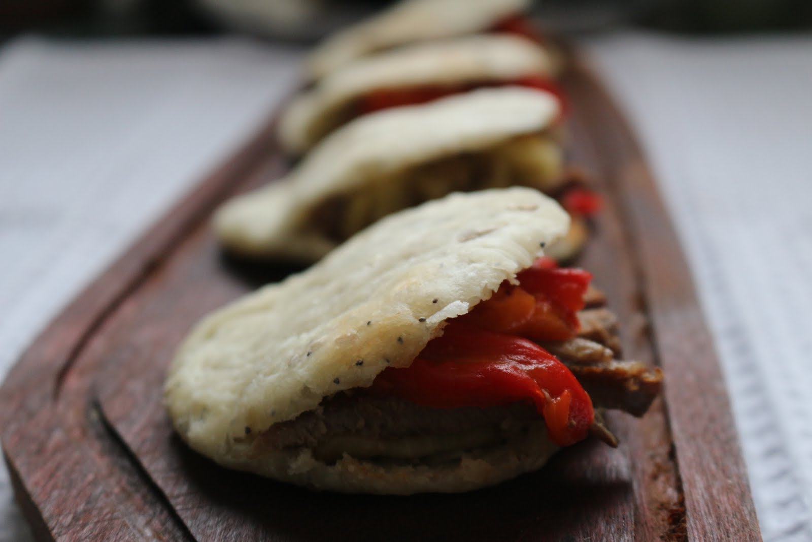 Pan de pita casero para sándwich de carne con morrones y berenjenas asadas  / Ponete el Delantal - Blog de cocina