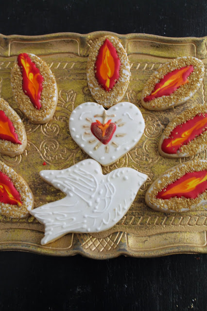 Confirmation cookies, confirmation cookies ideas, Holy Spirit cookies, Religious cookies, cookie decorating blogs, dove cookies, flame cookies, Holy Spirit cookies ideas