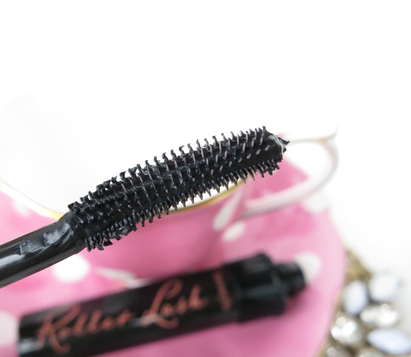 Benefit Roller Lash Mascara patent-pending Hook n' Roll brush