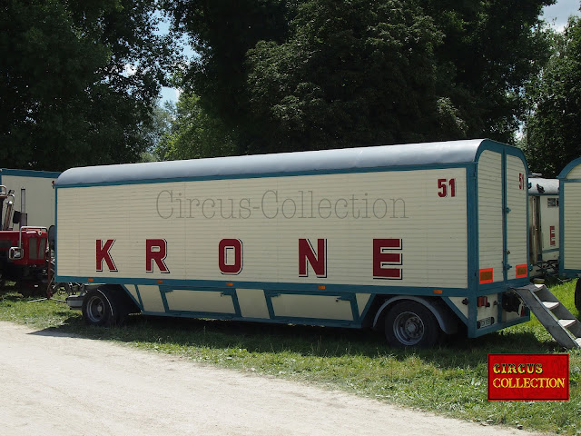 Grande roulotte à matériel du cirque Krone