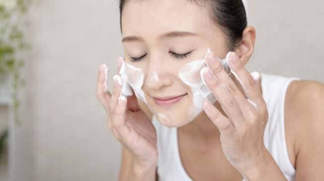 Beragam Manfaat Perawatan Wajah  Mencuci  Muka dengan Rutin