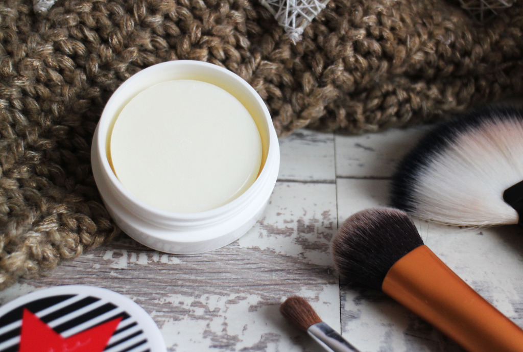 Lottie London Soap Star Solid Brush Cleanser Lottie London Soap Star Solid Brush Cleanser