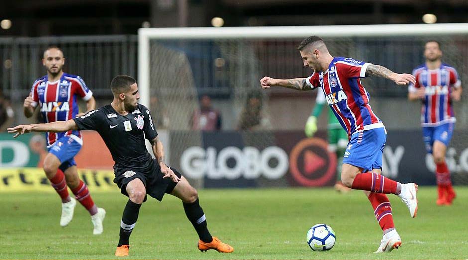 Bahia marca aos 45 do segundo tempo e bate o Corinthians