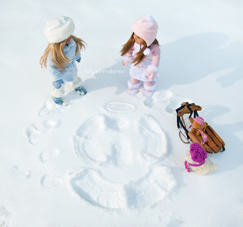 Our snowy day 18 inch doll diaries at our American Girl Doll House. Visit our 18 inch dolls dollhouse!