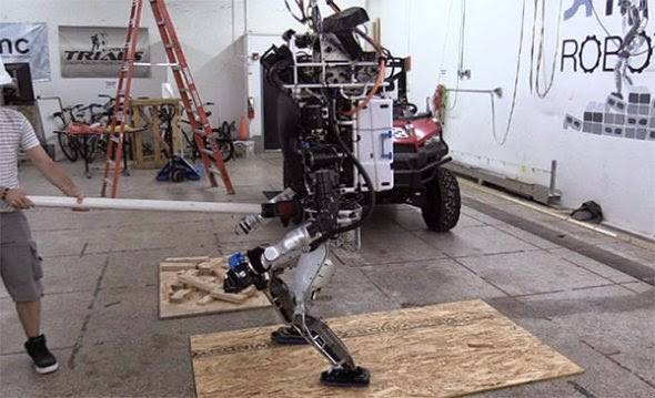 Atlas: Το ανθρωποειδές ρομπότ της Google σπρώχνεται, αλλά διατηρεί την ισορροπία του [Video]