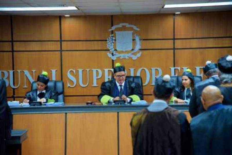 Aplazan recurso de Leonel que busca impedir proclamación de Gonzalo Castillo Aplazan recurso de Leonel que busca impedir proclamación de Gonzalo Castillo