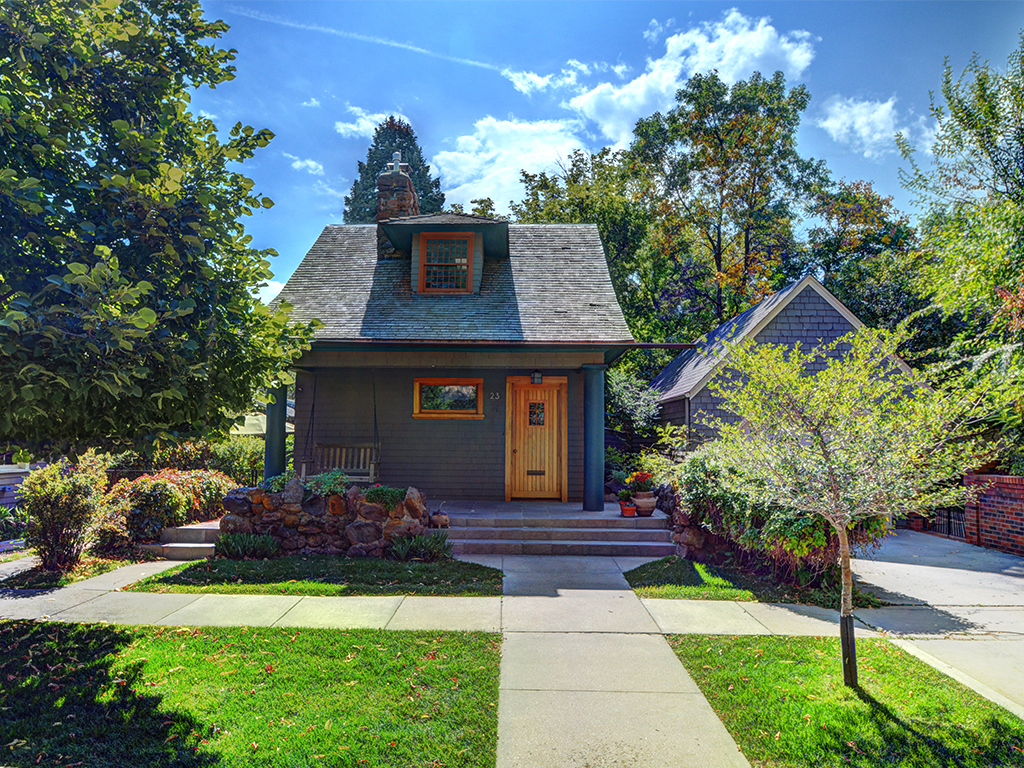 Charming Home for Sale in Colorado Springs!