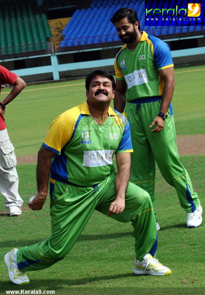MohanLal in Cricket,Kerala Strikers Calender,Bhavana Hot In Ccl