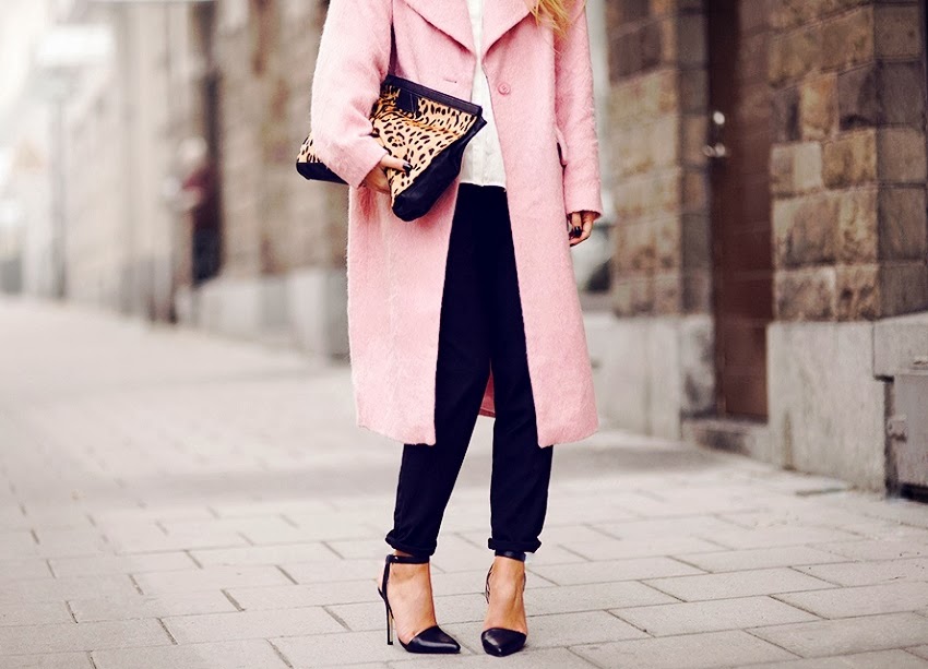 Розовое пальто. Образы с розовым пальто. Лук с розовым пальто. Розовое пальто с юбкой.