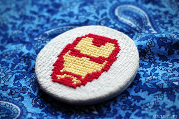 Iron Man cross stitch pattern by Alicia Sivertsson aliciasivert, alicia sivert, alicia sivertsson, needlework, cross stitch, embroidery, pattern, diy, broderi, korsstygn, korsstygnsbroderi, korsstygnsmönster, mönster, broderimönster, emblemet, hantverk, handarbete, fan art, iron man, the avengers, marvel, superhero, super heroes hero, robert downey jr, mask, face, head, huvud, mask, ansikte, superhjälte, superhjältar