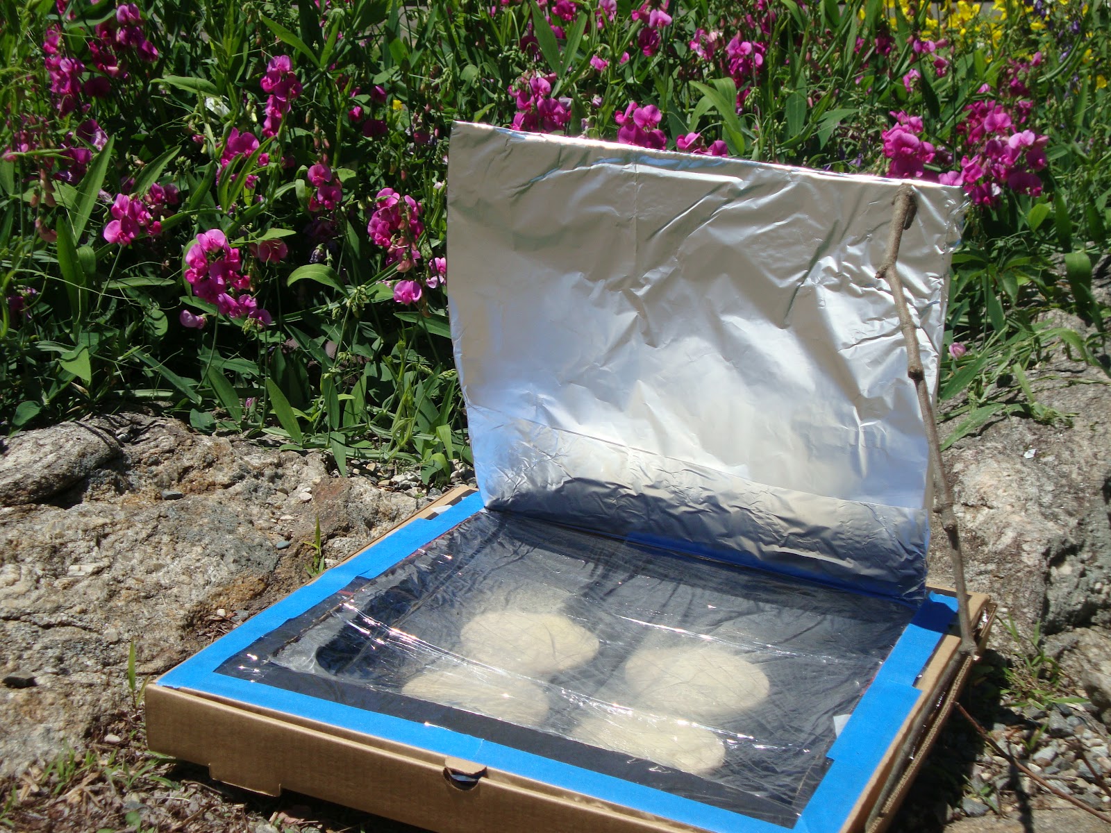 Energy Saving: Solar panel pizza box