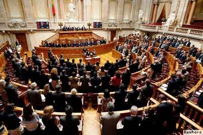 Resultado de imagem para Gritaria e ânimos exaltados no Parlamento