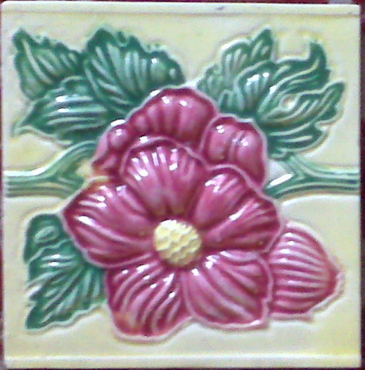 Barang Tuwo Keramik  bunga  merah antik