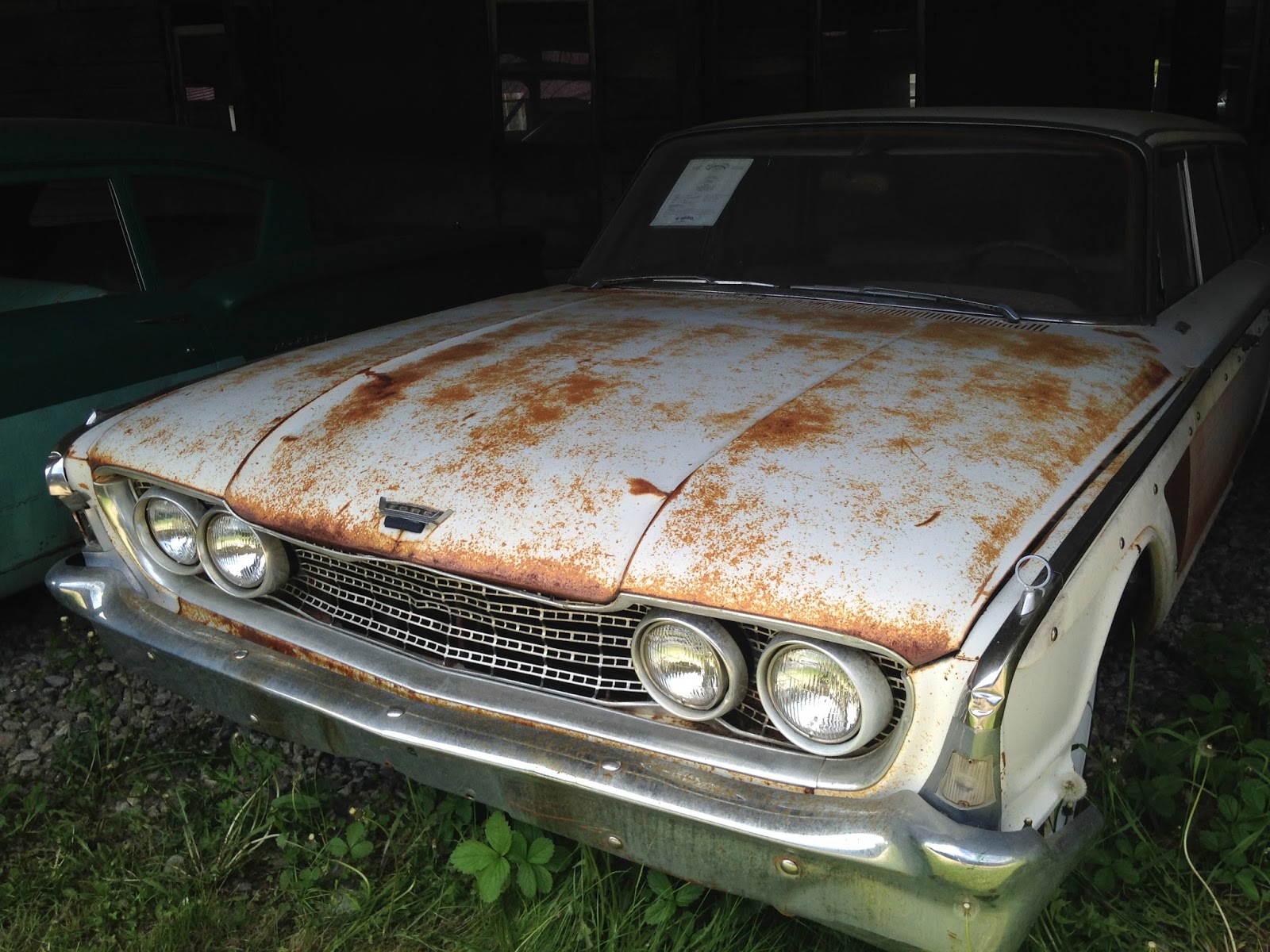 autoliterate Yard Dogs at Goldenrod Garage