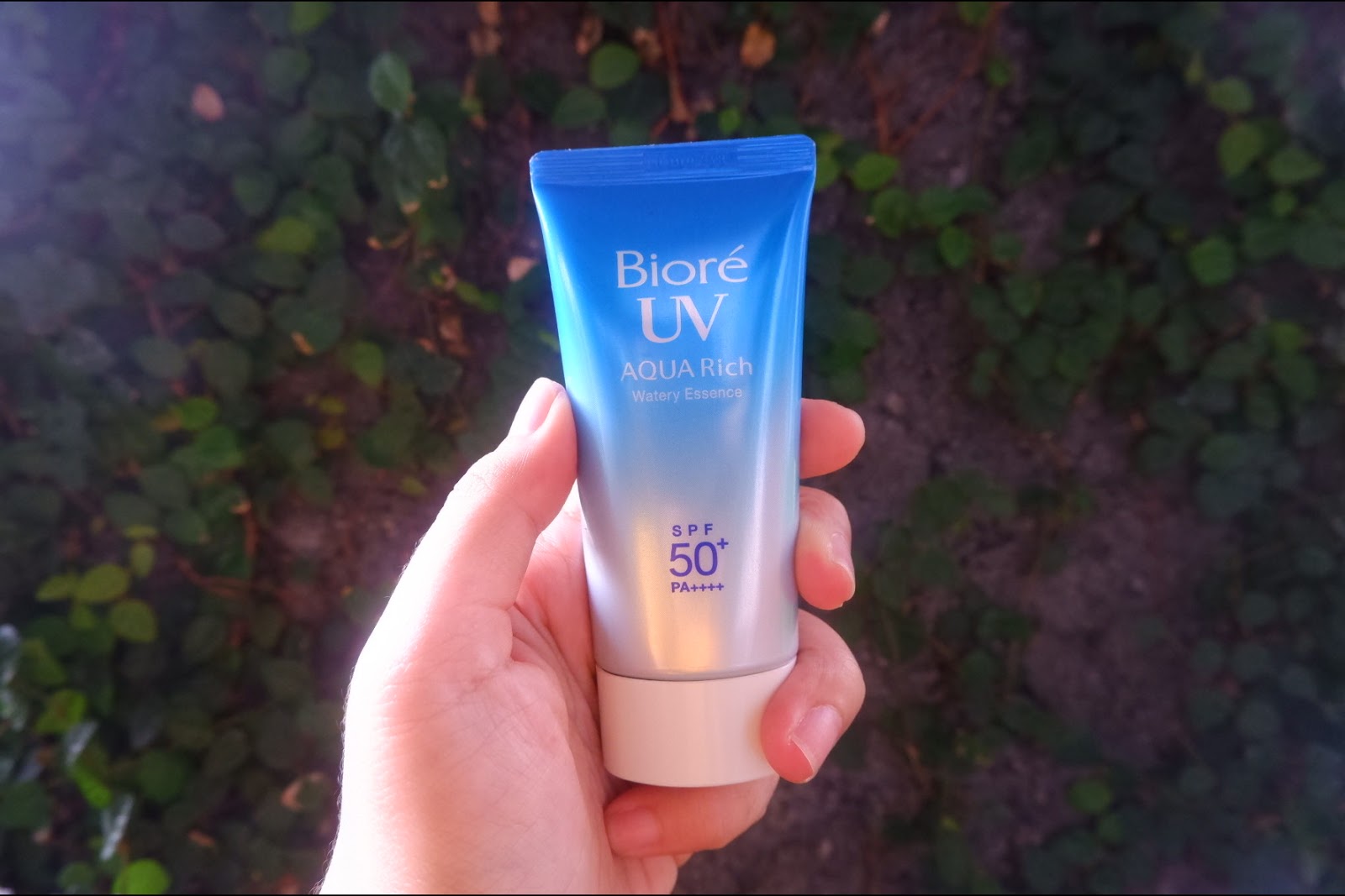 Biore UV Aqua Rich watery Essence SPF 50. Солнцезащитный крем-мусс для лица Biore UV Aqua Rich watery Essence.