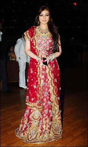 Ayesha Takia Wedding Pics Nauheed Cyrusiayesha Takiazimbio World Ayesha Takia Wedding Photos On Dress 2 Jpg
