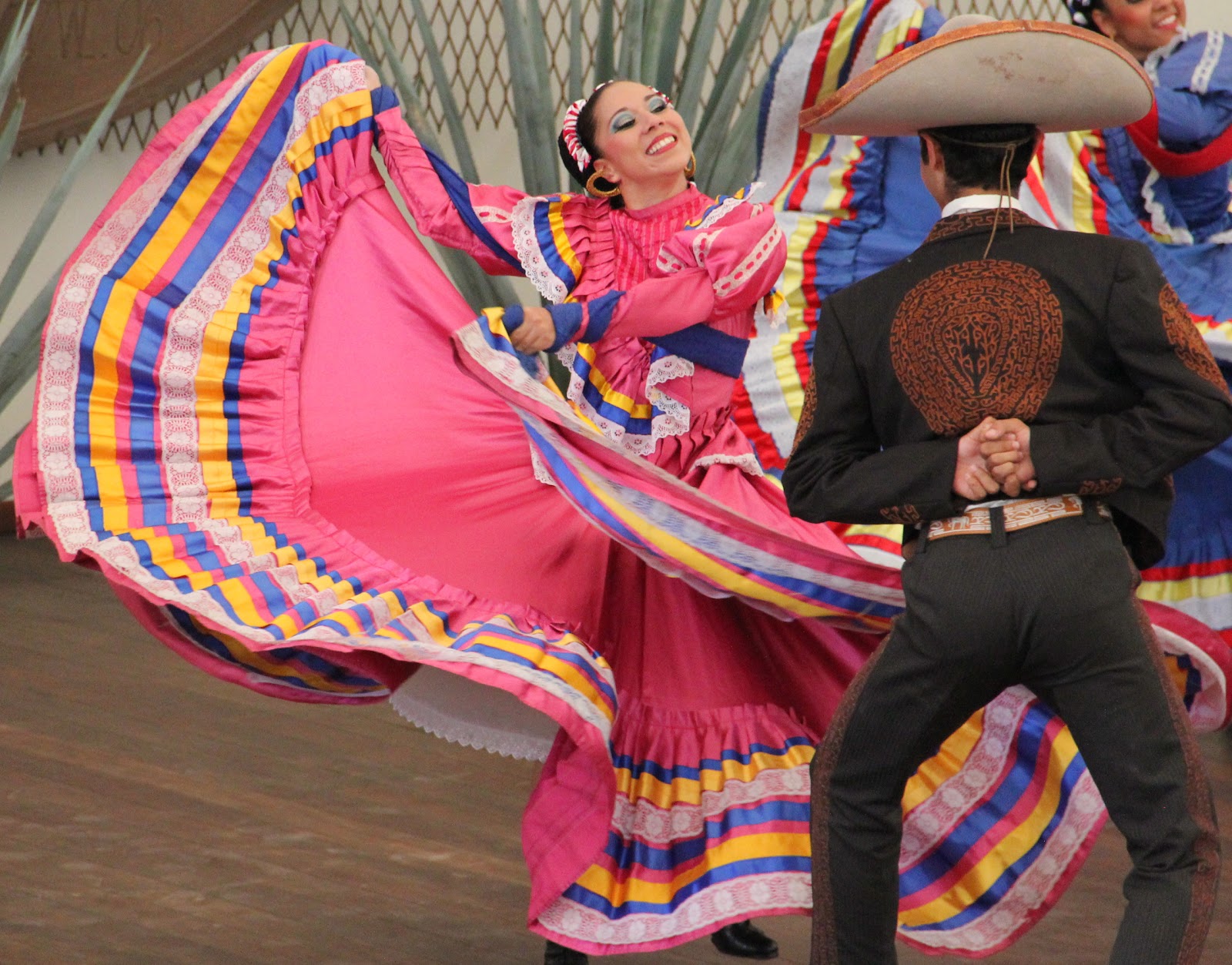 Jarabe Tapatío H.Roose Ballet folklorico, Folklorico dresses, Latin american folk art