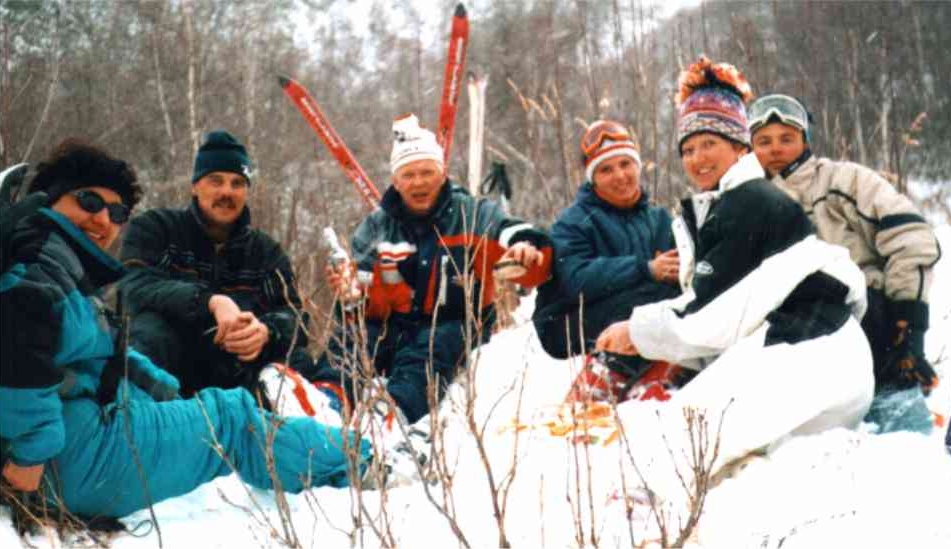 Лыжники на Чегете