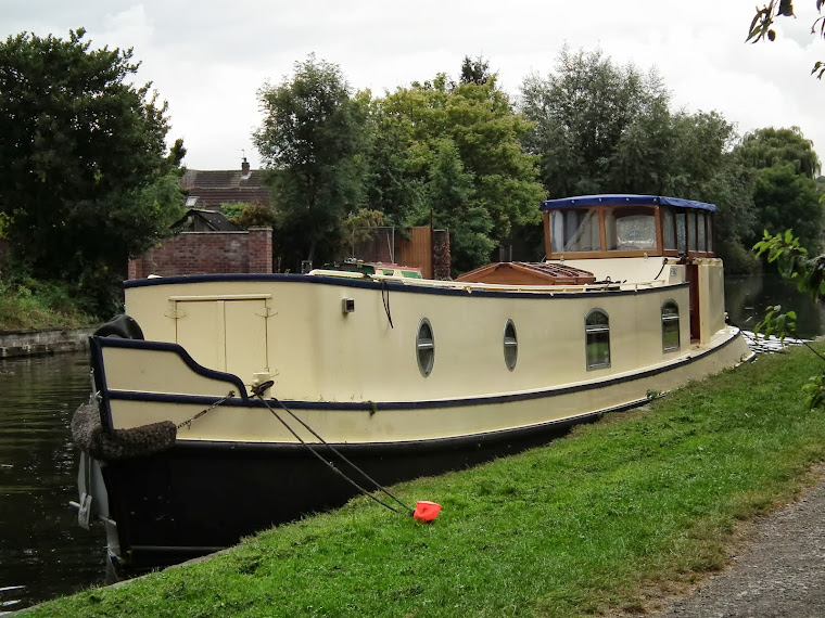 n.b. dutch barge Trudy-Ann