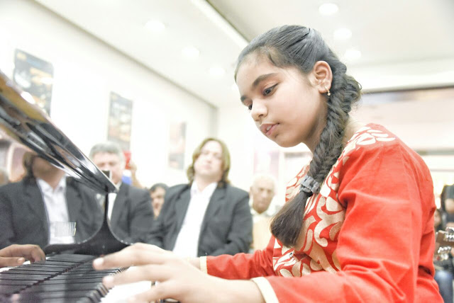 Banjamin Barria and very promising and young pianist Gauri Mishra performed in Musical Concert Banjamin Barria and very promising and young pianist Gauri Mishra performed in Musical Concert