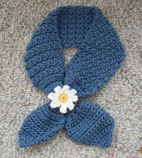 Crochet-keyhole-scarf