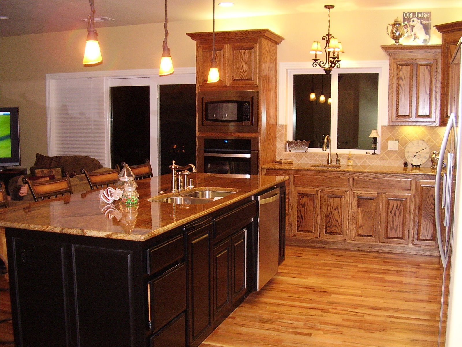Scott River Custom Cabinets: Dark Stained Oak with Painted Black