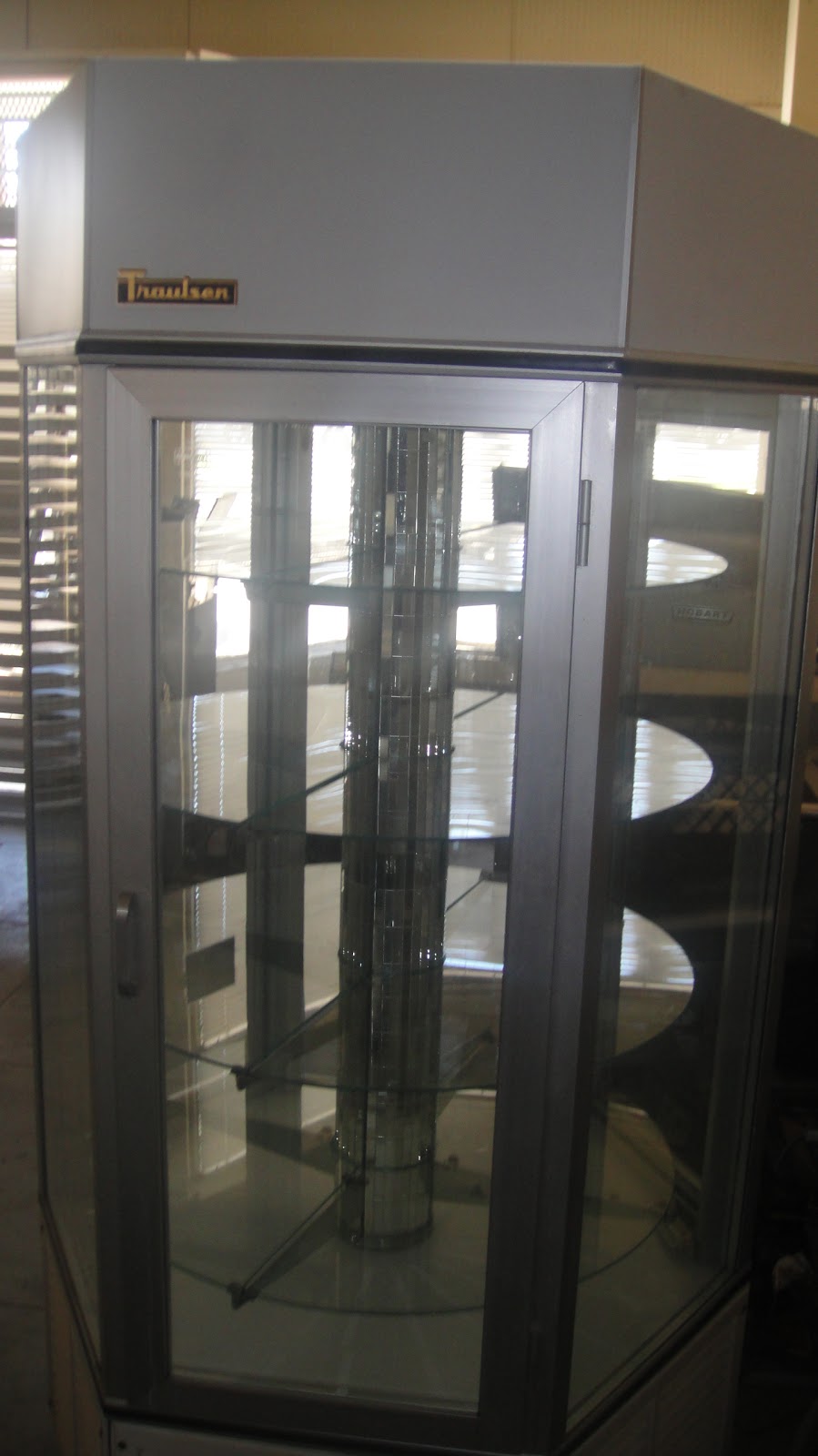 Industrial Kitchen Supply Traulsen Refrigerated Pie Display Case