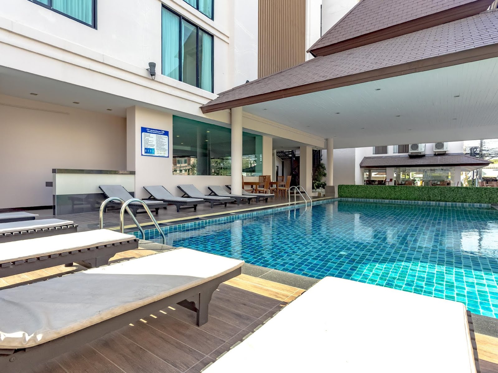 10 โรงแรมหลักร้อย พัทยา ใกล้ทะเล ราคาเริ่มต้นแค่ 417 บาท