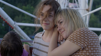 Jena Malone and Riley Keough in Lovesong (5)