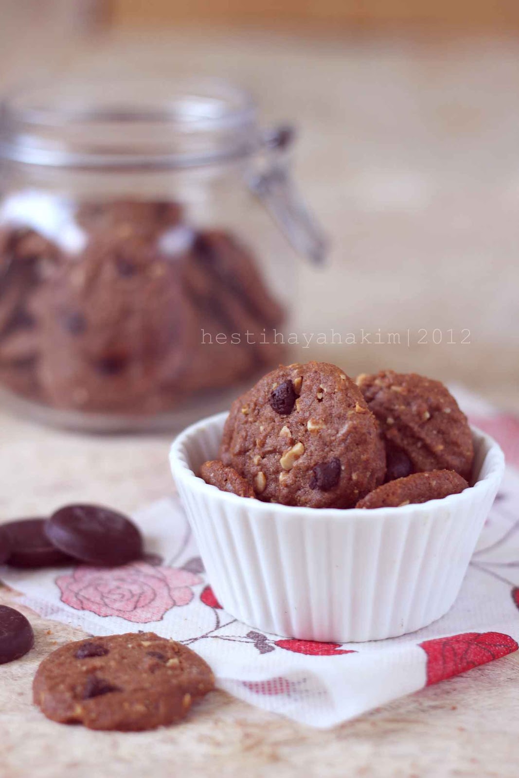 HESTI'S KITCHEN yummy for your tummy Cashew Chocolate Chip Cookies